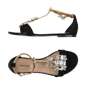 DSQUARED²
Suede Crystal Embellishments T-Strap Sandals
Size: 10 | IT 40